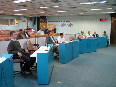 Vereadores e representantes de câmaras da região participaram do debate