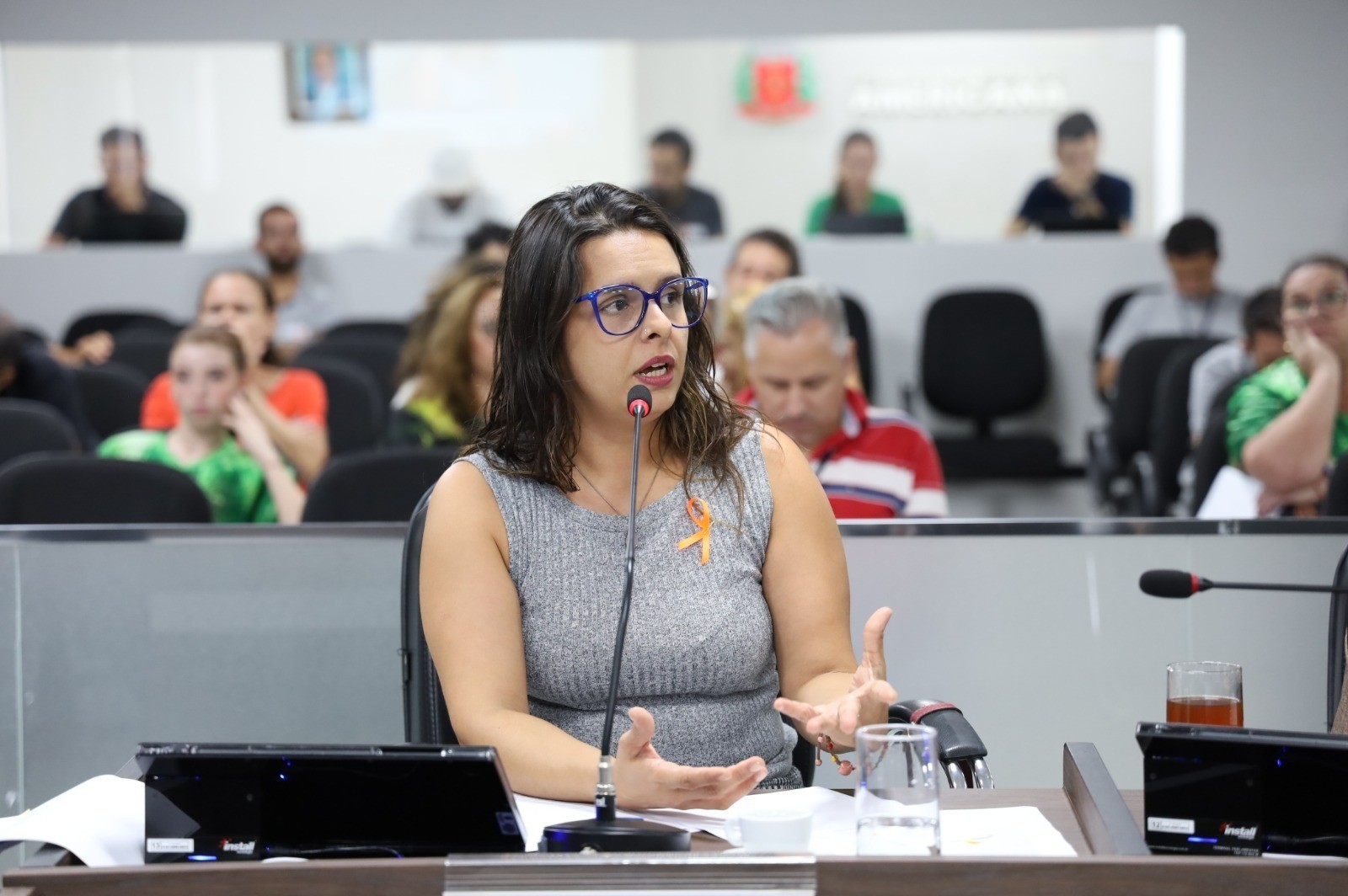 Professora Juliana pede melhorias no sistema tributário municipal de taxa de coleta e remoção do lixo