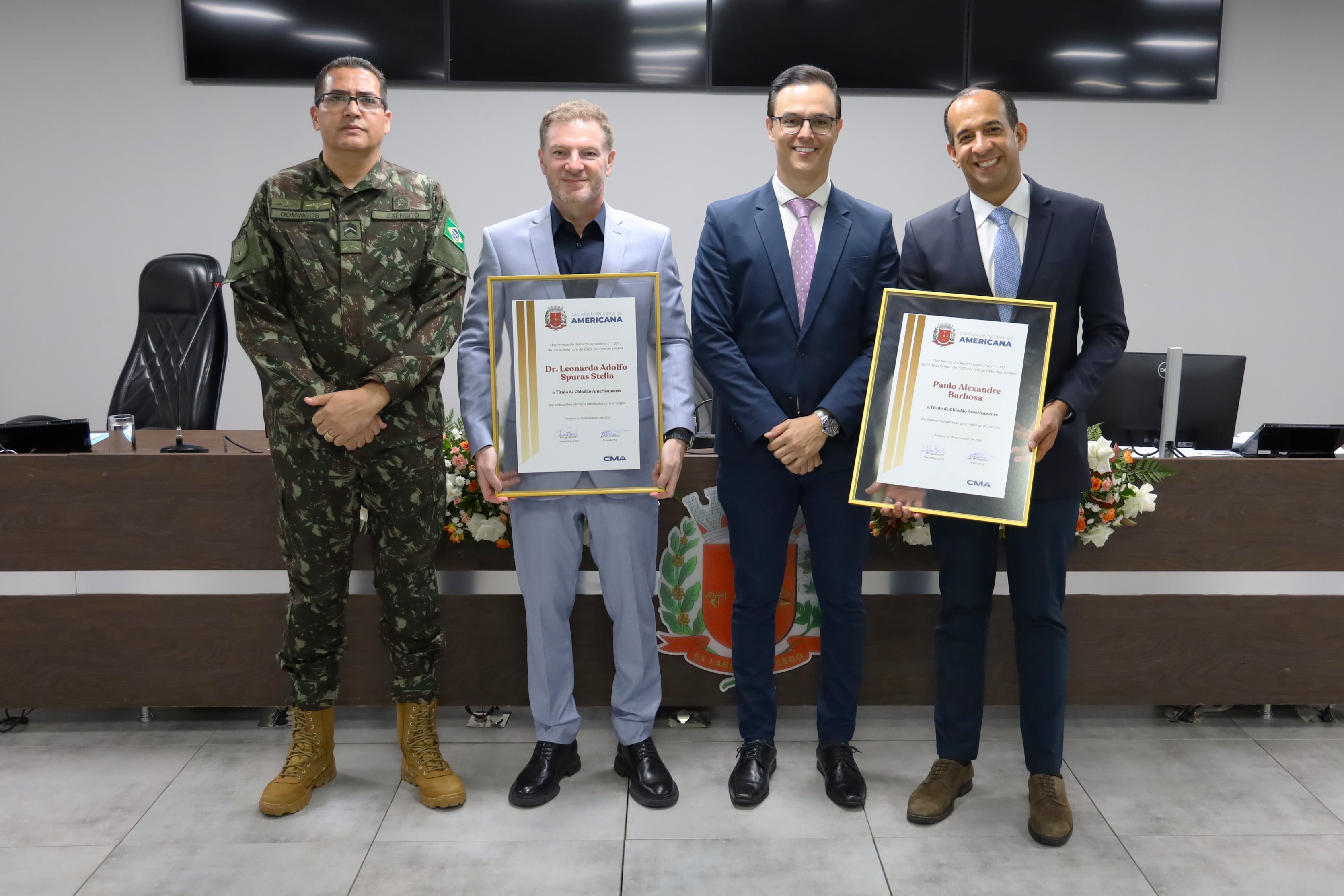 Leonardo Stella e Paulo Alexandre Barbosa recebem títulos de cidadão americanense em sessão solene na Câmara