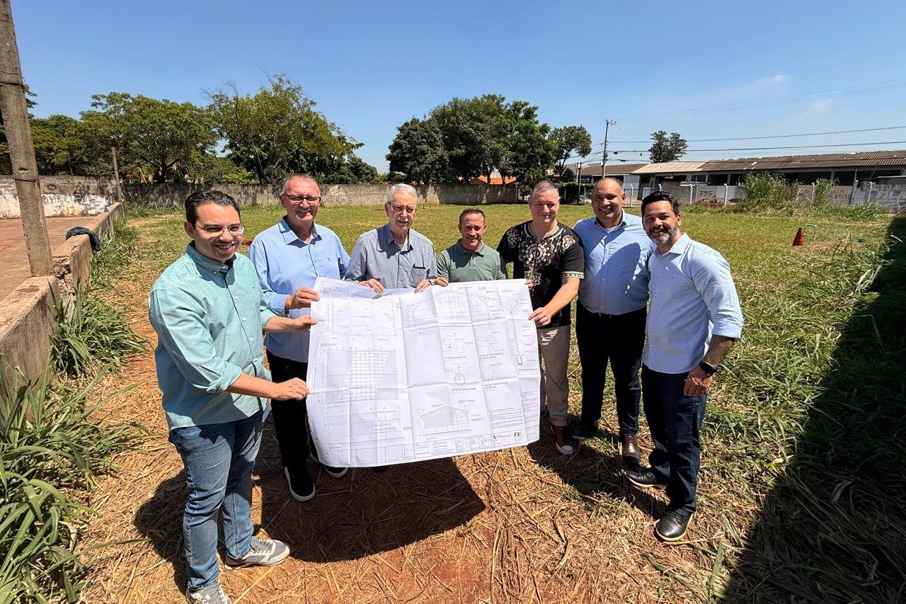 Léo da Padaria participa de anúncio de construção da quadra poliesportiva da Escola Estadual Maestro Germano Benencase   