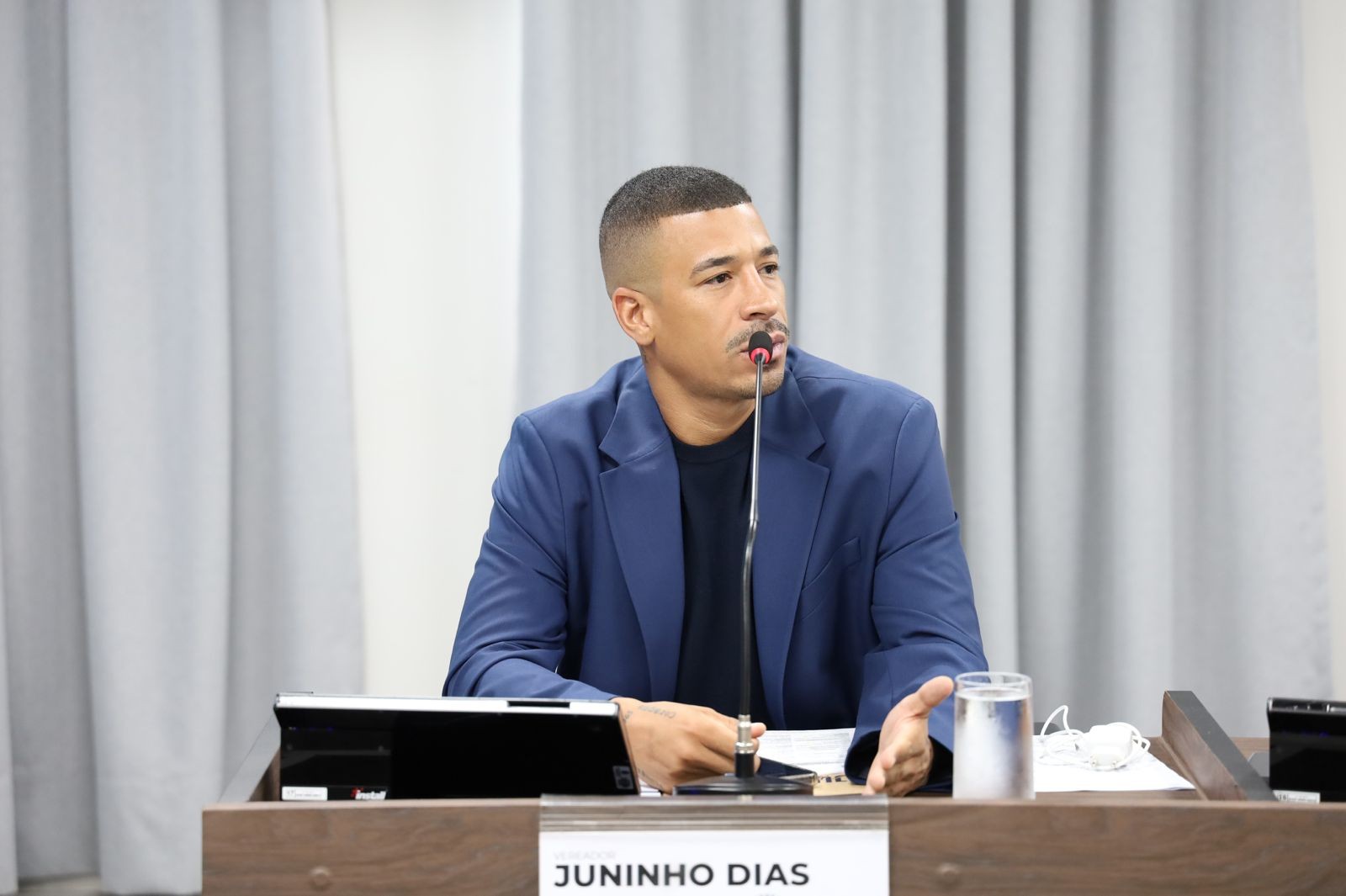 Juninho Dias pede informações sobre programa de regularização e concessão de escrituras gratuitas