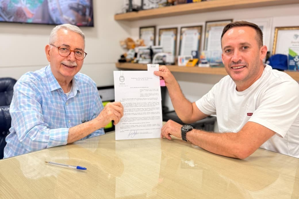 Léo da Padaria acompanha sanção de lei que institui semana municipal de prevenção e combate ao AVC   