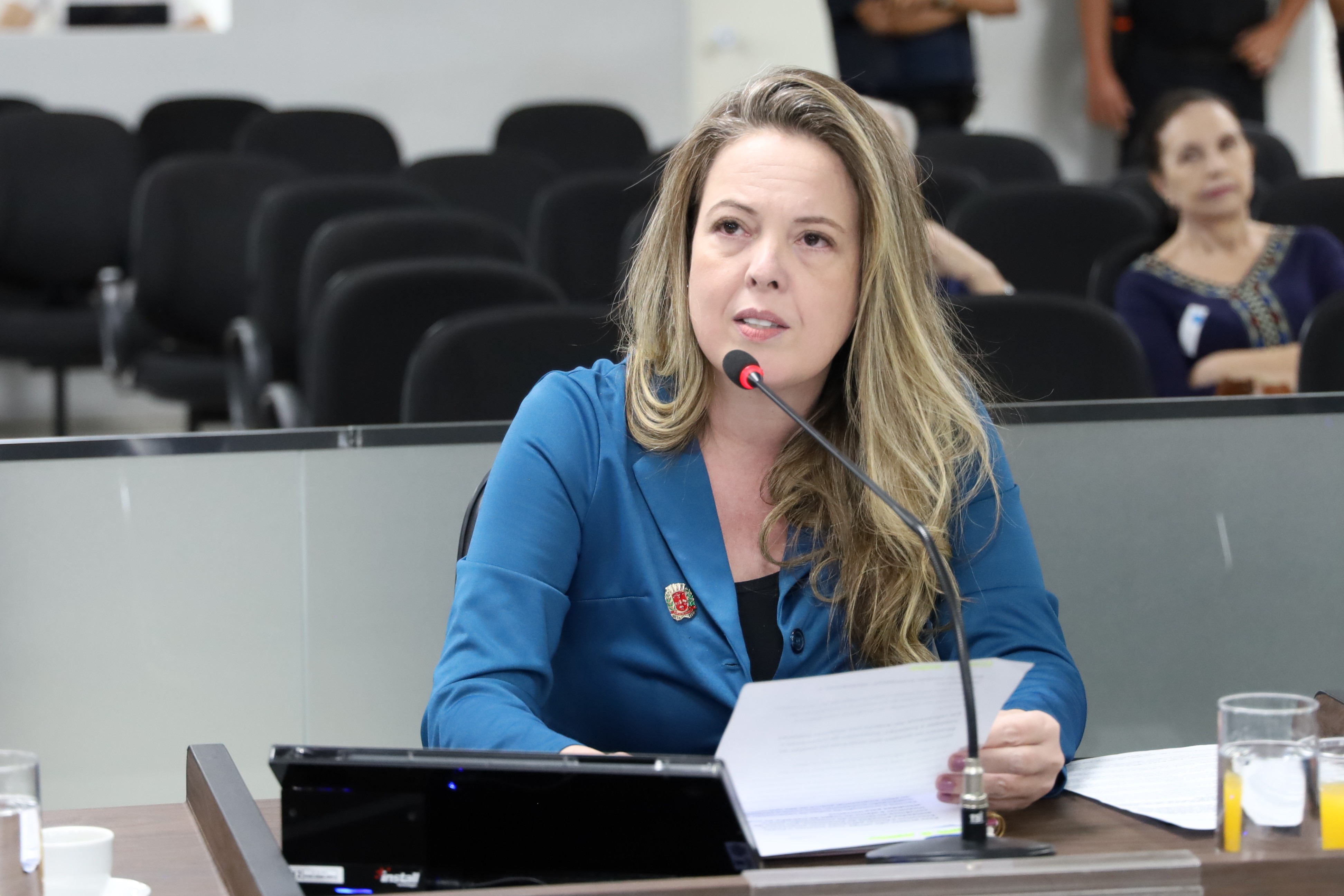Jacira pede informações sobre o transporte de pacientes para outros municípios