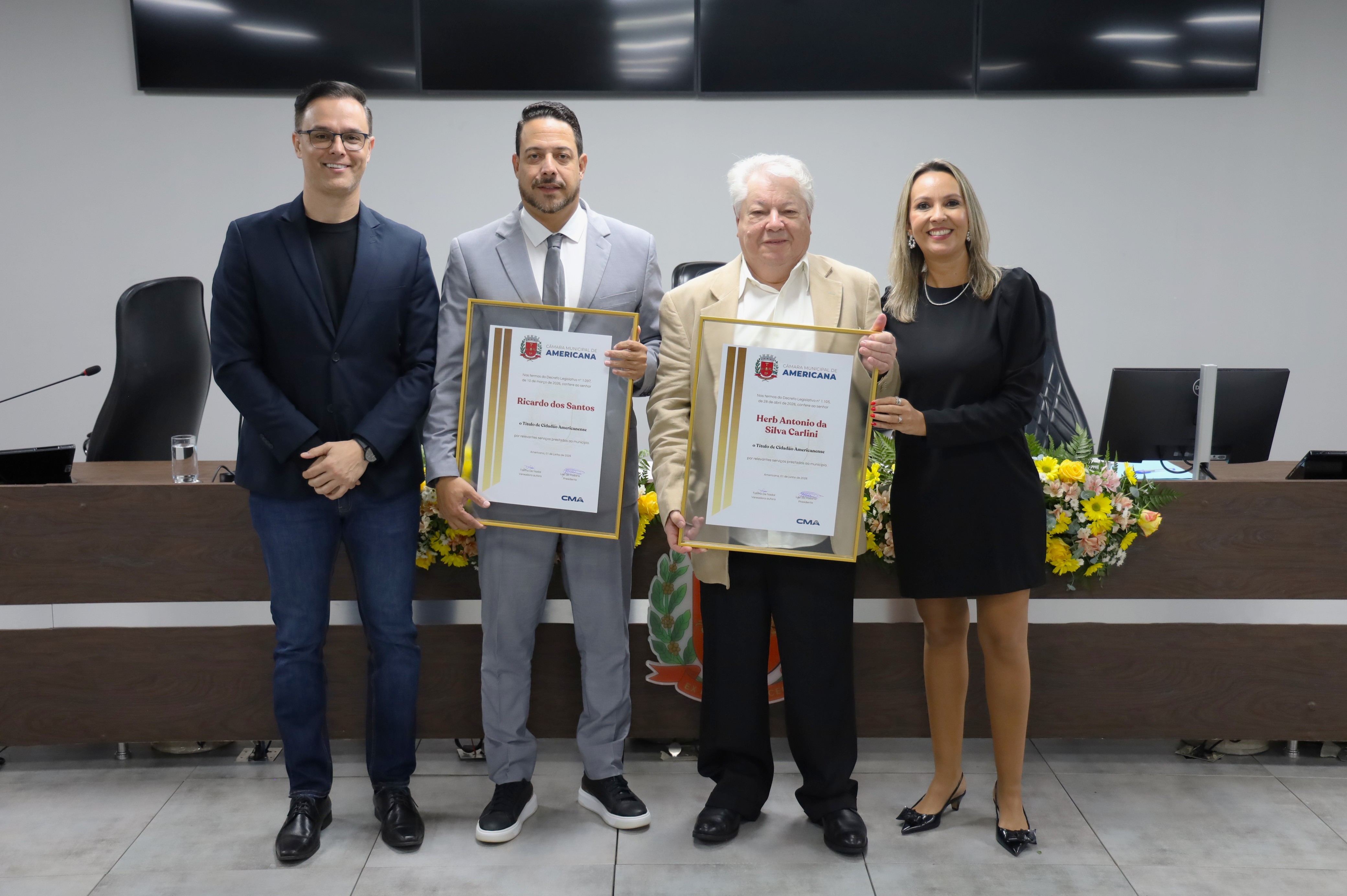 Herb Carlini e Ricardo dos Santos recebem títulos de cidadão americanense em sessão solene