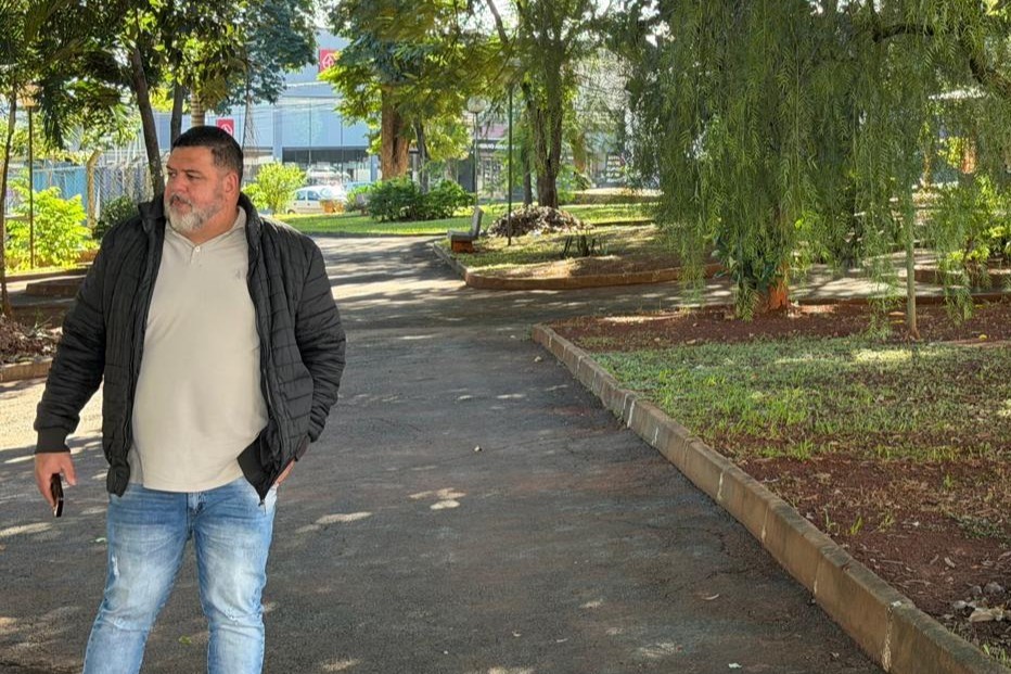 Gutão do Lanche pede substituição de iluminação na praça Hildebrando Gobbo, no Jardim Colina