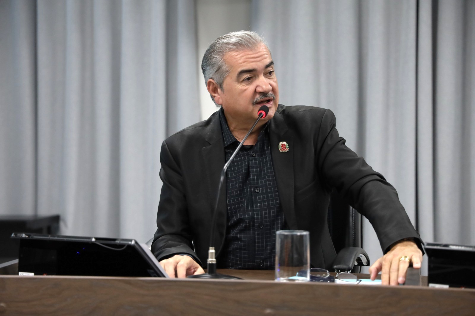 Em resposta a requerimento de Marcos Caetano, prefeitura informa sobre reclamações contra empresa responsável pela Área Azul