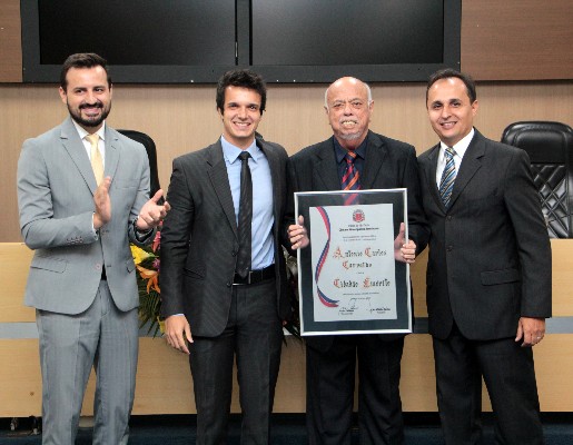 Antônio Carlos Carvalho, produtor que lançou o Raça Negra, morre aos 78  anos