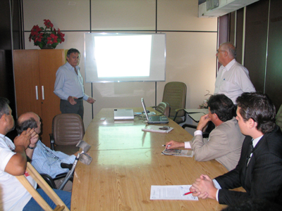 Empresários durante apresentação aos vereadores.