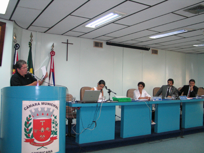 Jefferson Elias durante pronunciamento na Câmara.