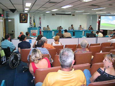 Membros da associação acompanharam a sessão da Câmara.